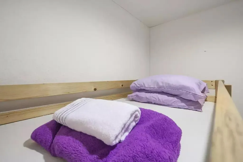 Loftbed Room Within A Lavender Walk Up Apartment For Locals, Pr, Ep, Sp Holders Only, Not Hotel Tourists シンガポール